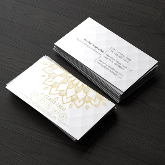 Yoga Class Pass Gold Mandala Floral White Leather Treuekarte (Von Creator hochgeladen)