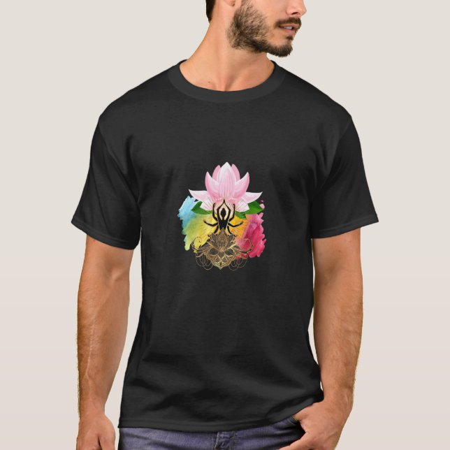 Yoga-Diva-Pose-Blume T-Shirt (Vorderseite)
