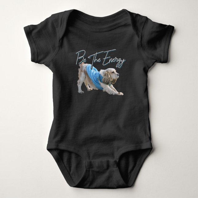 Yoga Downward Dog - Seien Sie das Energieangebot Baby Strampler (Vorderseite)