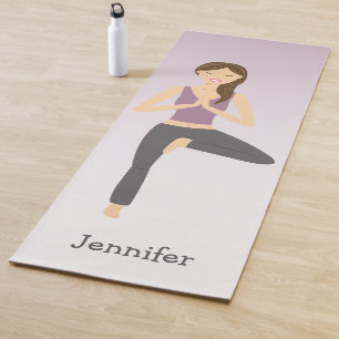 Yoga-Frau in Baum-Pose mit individuellem Namen Lil Yogamatte