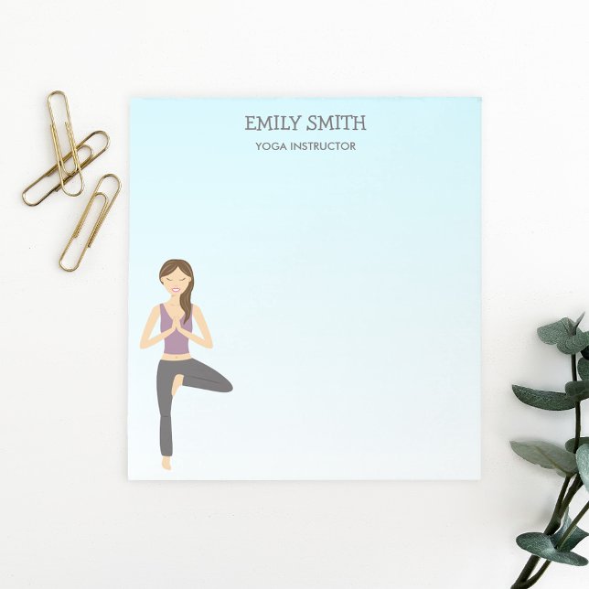 Yoga-Frau in Pose und Yoga-Lehrertext Notizblock (Von Creator hochgeladen)