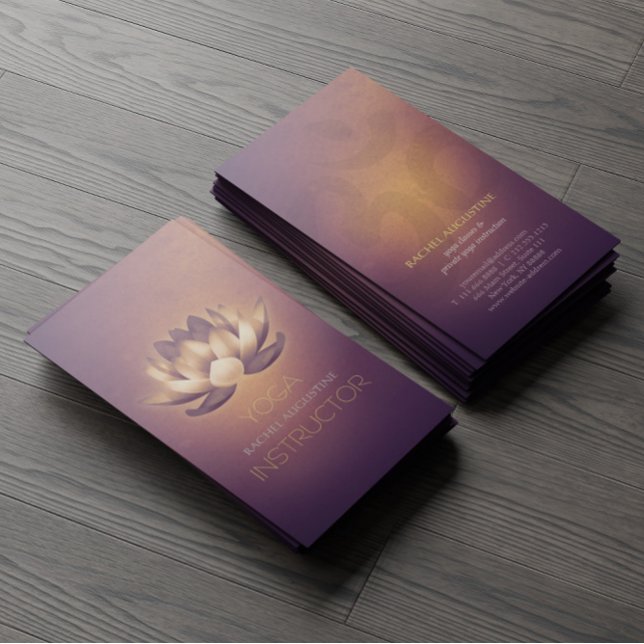 Yoga Instructor für lila Glühen Lotus und OM Symbo Visitenkarte (Von Creator hochgeladen)