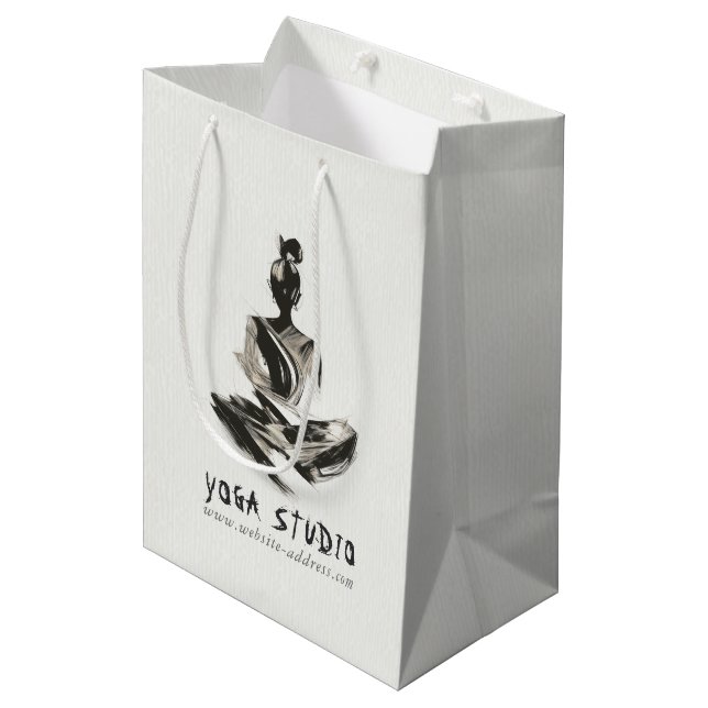 Yoga Instructor Lotus Meditation Pose Pinselstrich Mittlere Geschenktüte (Vorderseite Schrägansicht)