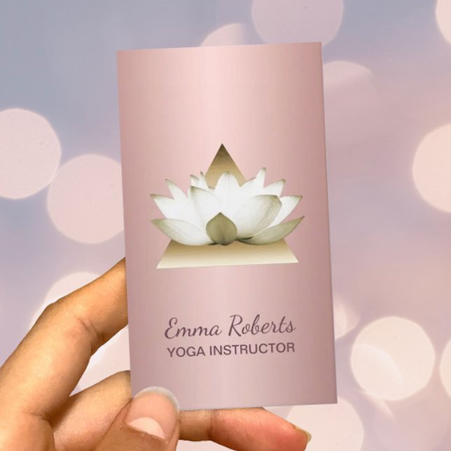 Yoga Instructor Modern Rose Gold Lotus Triangle Visitenkarte (Von Creator hochgeladen)