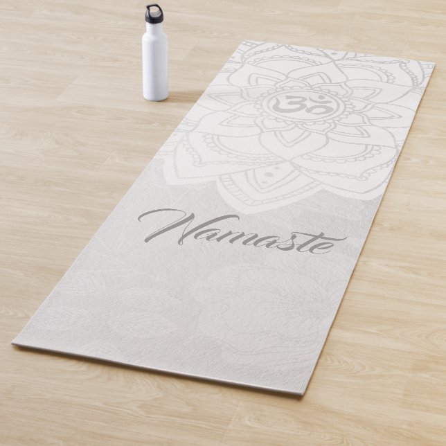 YOGA Instructor White & Silver Mandala OM Symbol Yogamatte (Beispiel)