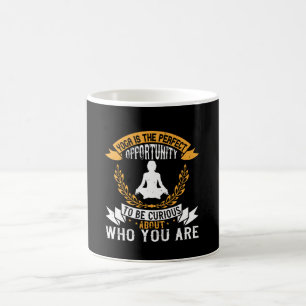 Yoga ist die perfekte Gelegenheit für Karo, die Si Kaffeetasse
