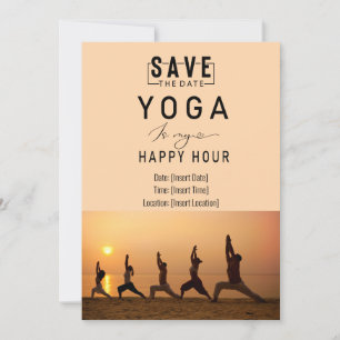 Yoga ist meine Happy Hour Woman posiert Yoga Einladung