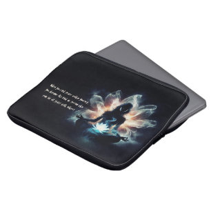 Yoga-Lehrer Meditationspose Leuchtender Nebel Lotu Laptopschutzhülle