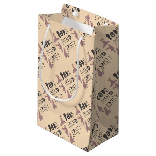 Yoga Llamas Kleine Geschenktüte (Vorderseite Schrägansicht)