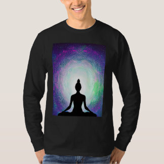 Yoga-Mädchen weibliche Sonnengruß-Meditation Chakr T-Shirt