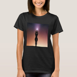 Yoga-Mädchen weibliche Sonnengruß-Meditation Chakr T-Shirt