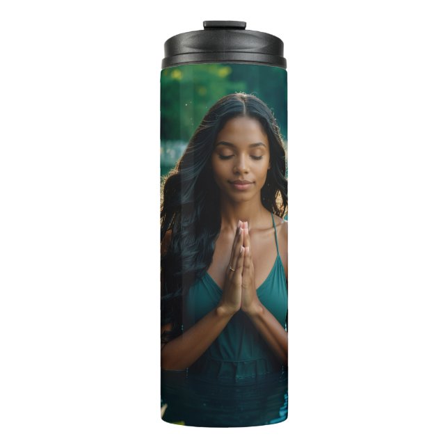 YOGA - MEDITATION - CARPE DIEM - WELLNESS THERMOSBECHER (Vorderseite)