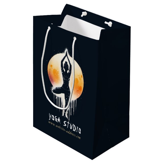 Yoga Meditation Instructor Tree Pose Vollmond Mittlere Geschenktüte (Vorderseite Schrägansicht)