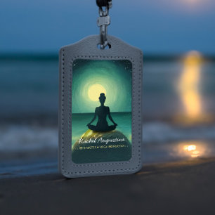 Yoga Meditation Pose auf Rock Full Moon Stars Nigh Ausweis