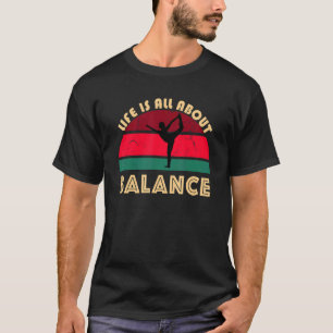 Yoga Pose Life dreht sich alles um Balance Dancer  T-Shirt