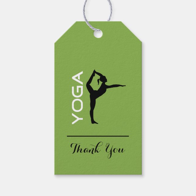 Yoga Pose Silhouette über grünes Hintergrund Viele Geschenkanhänger (Vorderseite)