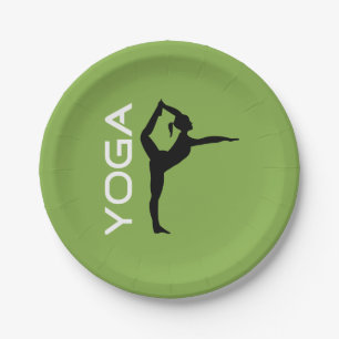 Yoga-Pose-Silhouette zum grünen Hintergrund Pappteller