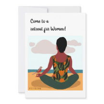 Yoga-positorische Frau lädt ein