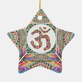 YOGA Raum und OM-Beschwörungsformel an hinterem n Keramikornament