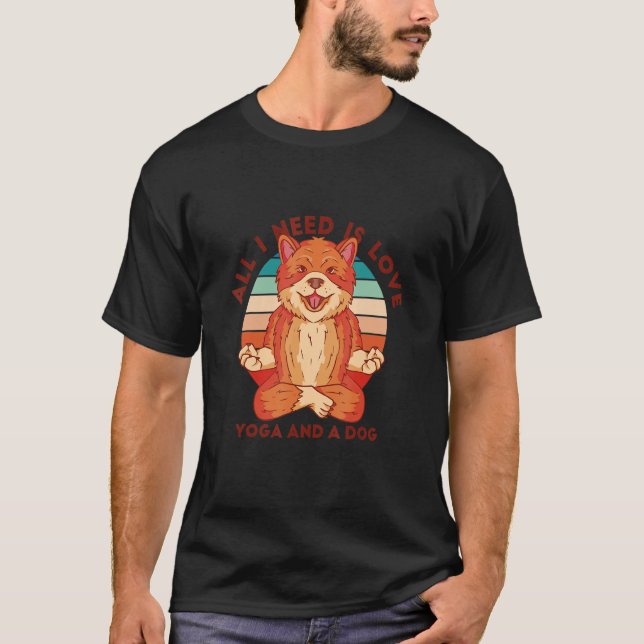 Yoga und Hund Sukhasana Pose T-Shirt (Vorderseite)