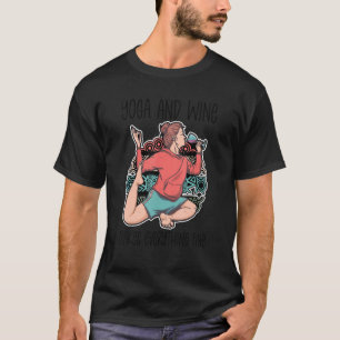 Yoga und Wein machen alles zu einem guten Wein T-Shirt