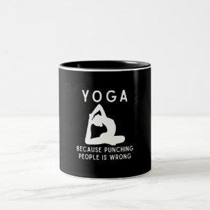 Yoga, weil das Schlagen von Menschen falsch ist Ac Zweifarbige Tasse