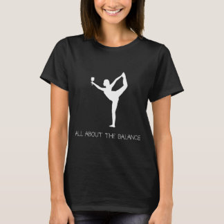 Yoga Wine Balancing Yogi mit Weinglas T-Shirt