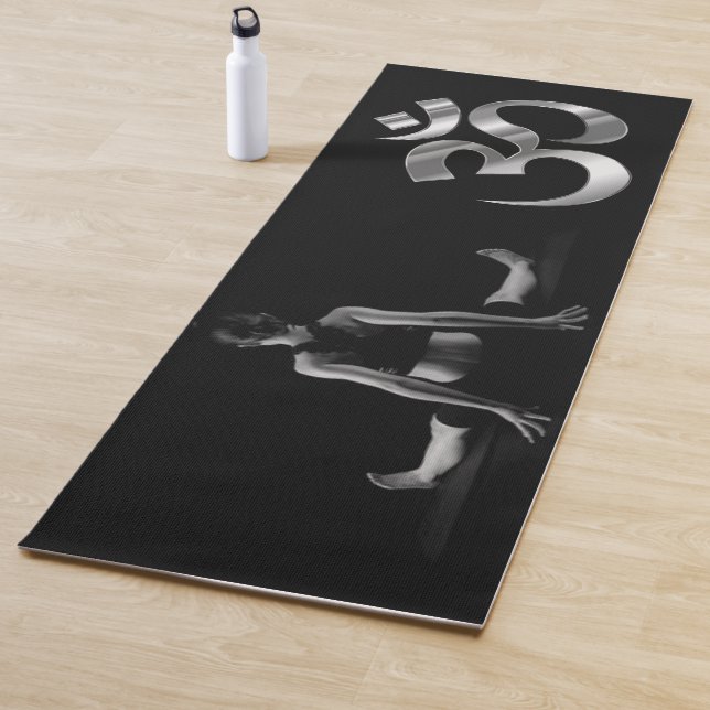 Yogaposition der Frau Om Black Minimalistisch Yoga Yogamatte (Beispiel)