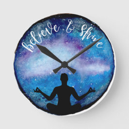 Yogauniversum Runde Wanduhr