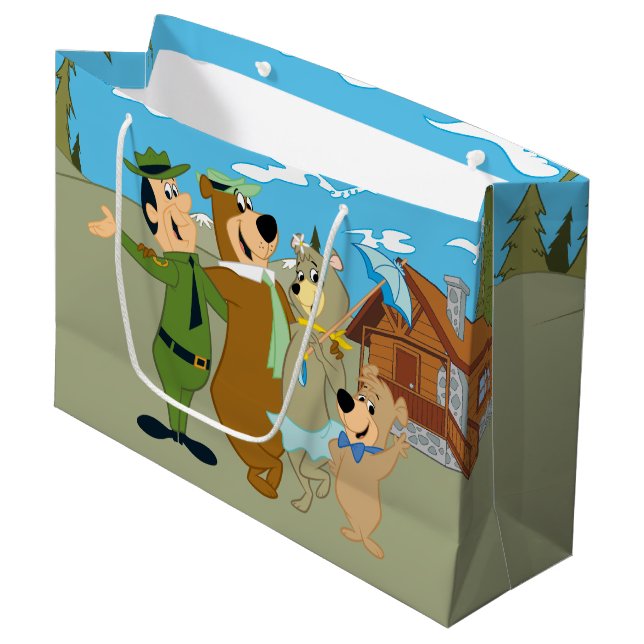 Yogi Bär und Freunde Warm Willkommen Große Geschenktüte (Vorderseite Schrägansicht)