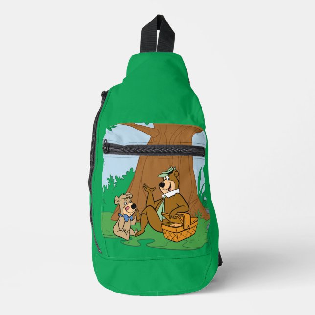Yogi Bear and Boo Boo Picnic Snack Crossbody Bag (Vorderseite)
