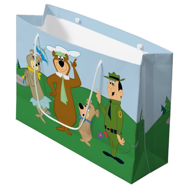 Yogi Bear and Friends Classic Pose Große Geschenktüte (Vorderseite Schrägansicht)