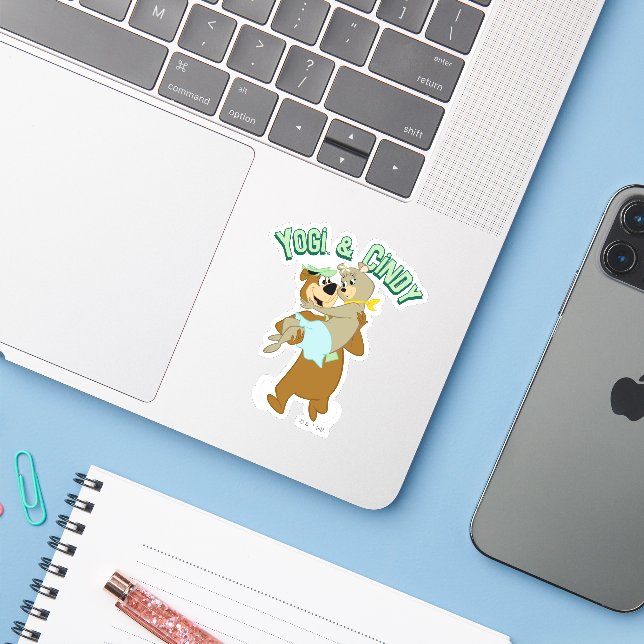 Yogi Bear Carry Cindy Bear Aufkleber (Laptop mit iPhone)