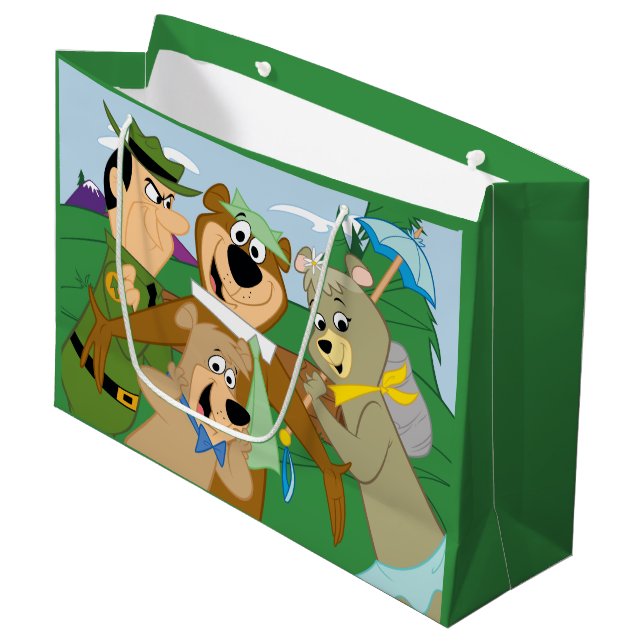 Yogi Bear und Friends Gerahmt Forest Picture Große Geschenktüte (Vorderseite Schrägansicht)