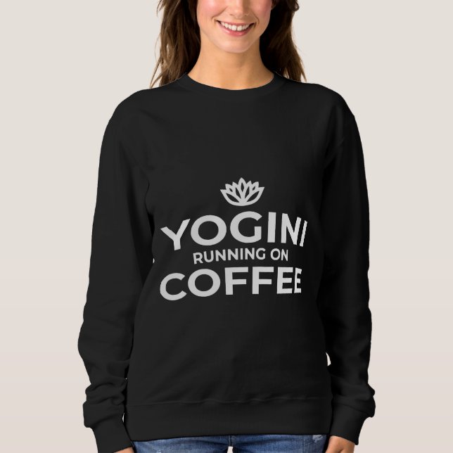 Yogini läuft auf Kaffee Sweatshirt (Vorderseite)