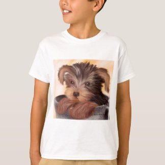 Yorkie in Ihrer Schale T-Shirt