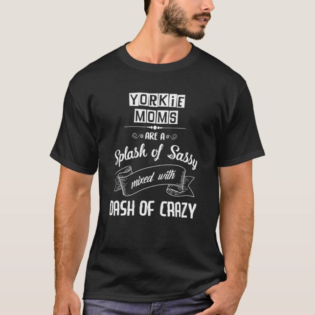 Yorkie-Mama-Splash aus Sassy gemischt mit Dash of  T-Shirt (Vorderseite)
