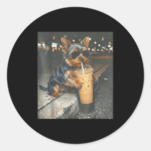 Yorkie trinkt eisgekühlten Kaffee lustiges Tier-Me Runder Aufkleber
