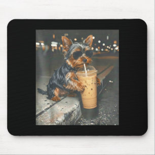 Yorkie trinkt kalten Kaffee lustiges Tier Meme Hun Mousepad