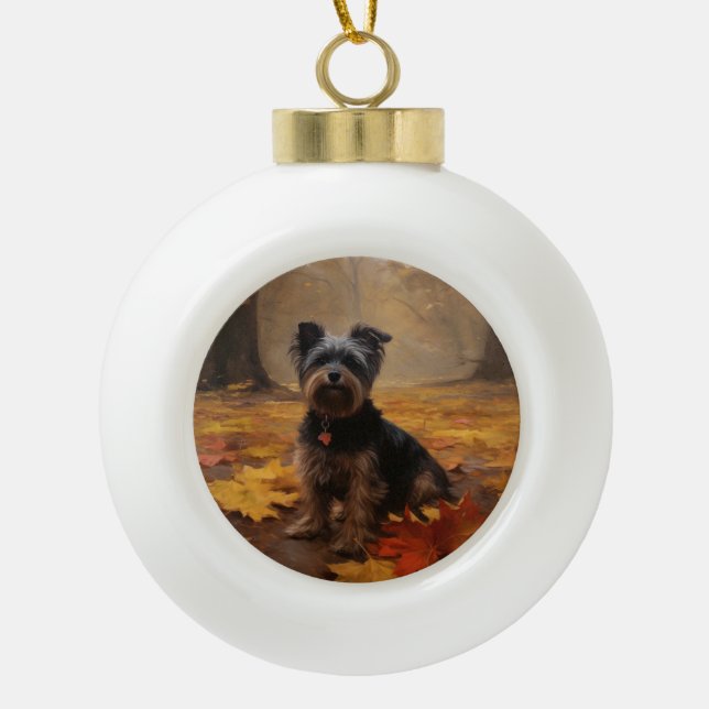 Yorkipoo im Herbstfall Inspiriert Keramik Kugel-Ornament (Vorderseite)