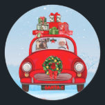 Yorkshire Terrier Hund in Auto mit dem Weihnachtsm Runder Aufkleber<br><div class="desc">Der Weihnachtsmann,  der mit dem Auto Weihnachtsgeschenke mit dem Hund mitnimmt,  ist eine perfekte Weihnachtsgeschenkidee für Freunde von Hundefreunden. Dieses Weihnachtsfest ist sicher ein Muss Weihnachten Dekoration und Geschenk Idee.</div>