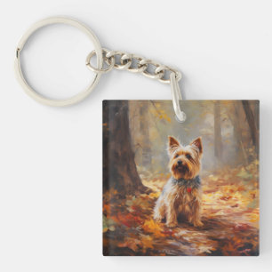 Yorkshire Terrier im Herbstlaubfall inspiriert Schlüsselanhänger