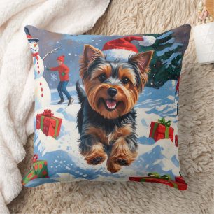 Yorkshire Terrier im Schnee mit Weihnachtsmütze Kissen