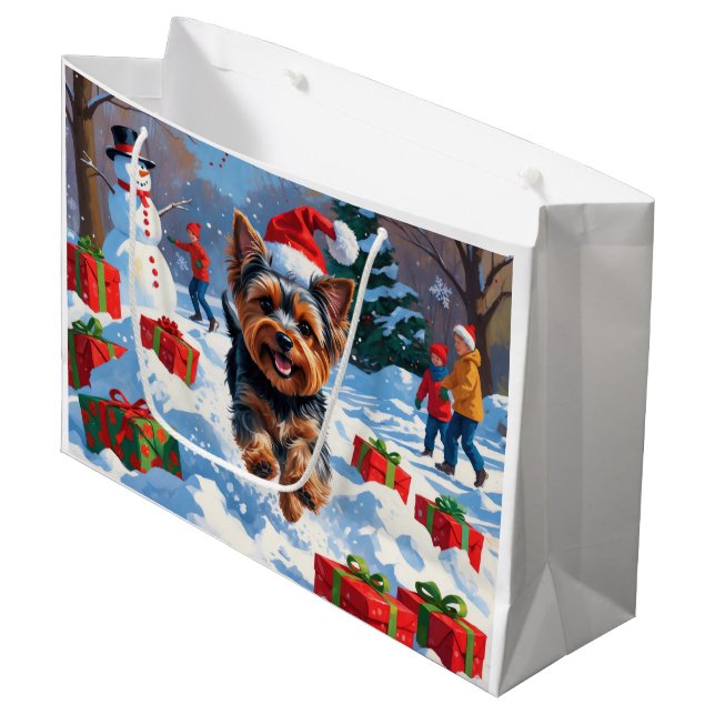 Yorkshire Terrier in Snow mit Weihnachtshut Große Geschenktüte (Vorderseite Schrägansicht)