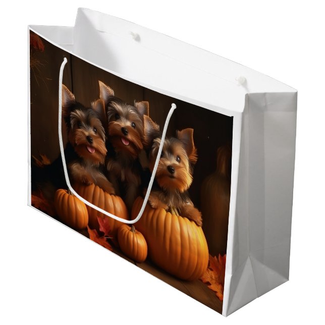 Yorkshire Terrier Welppy Autumn Delight Pumpkin Große Geschenktüte (Vorderseite Schrägansicht)