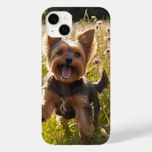 Yorkshire Terriers spielen im Gras Case-Mate iPhone 14 Plus Hülle