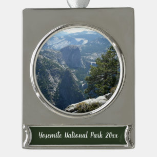 Yosemite-Bergansicht im Yosemite-Nationalpark Banner-Ornament Silber
