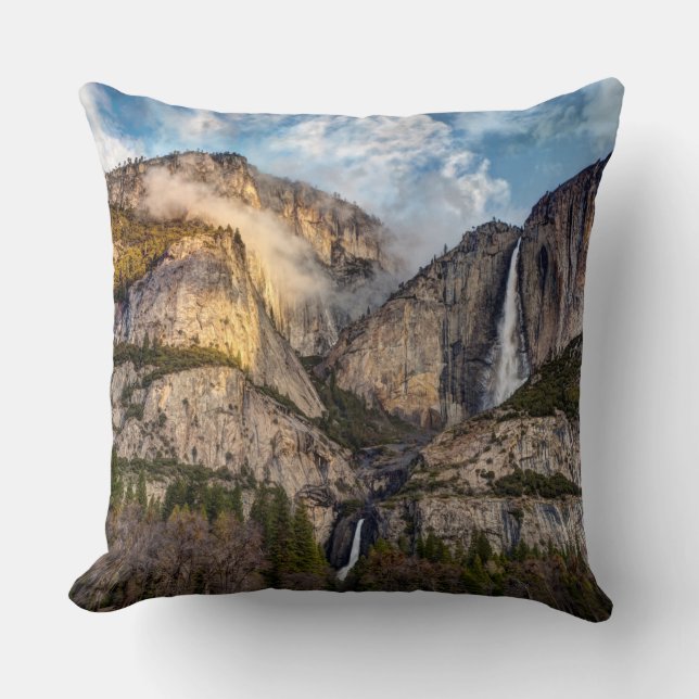 Yosemite Falls landschaftlich, Kalifornien Kissen (Vorderseite)