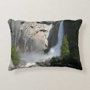 Yosemite Lower Falls aus dem Yosemite Nationalpark Zierkissen