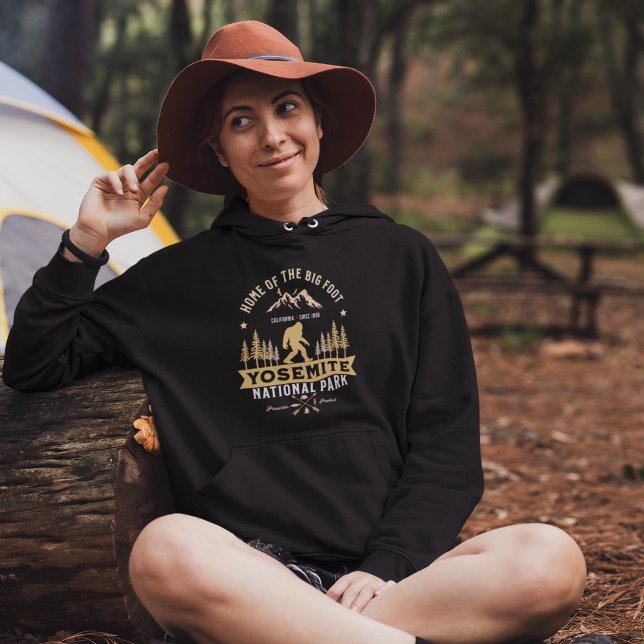 Yosemite National Park Home of the Big Foot Hoodie (Von Creator hochgeladen)